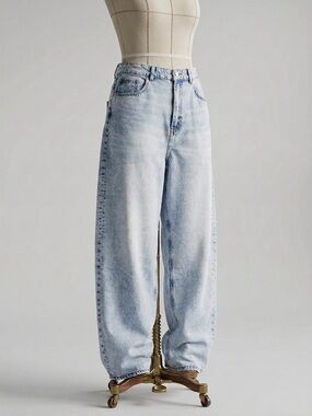 Divided H&M Mid Rise Light Wash Baggy Jeans size 10